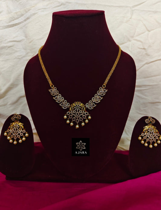 Short Kemp necklace set