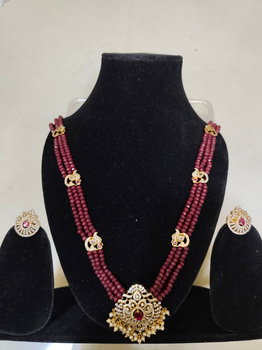 Red beaded kemp necklace